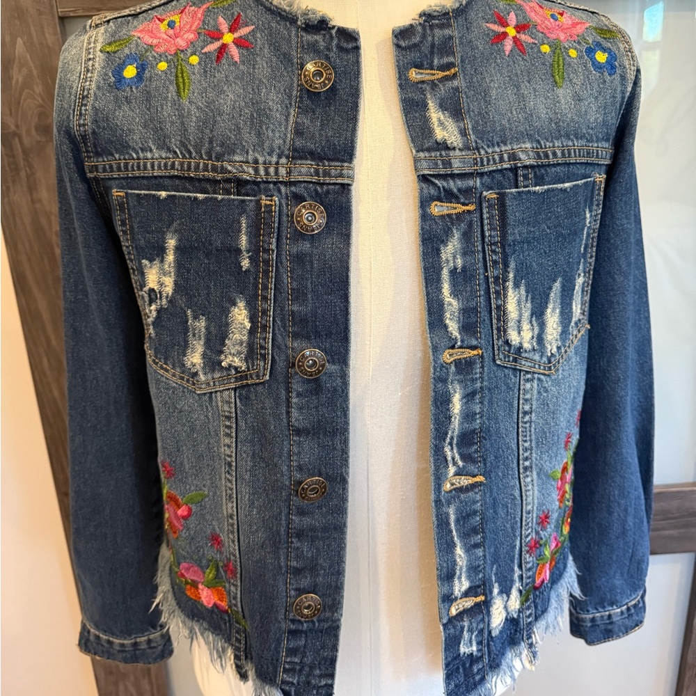Cartise Boho Denim Floral Embroidery Blue Jean Jacket, Women’s Sz 4